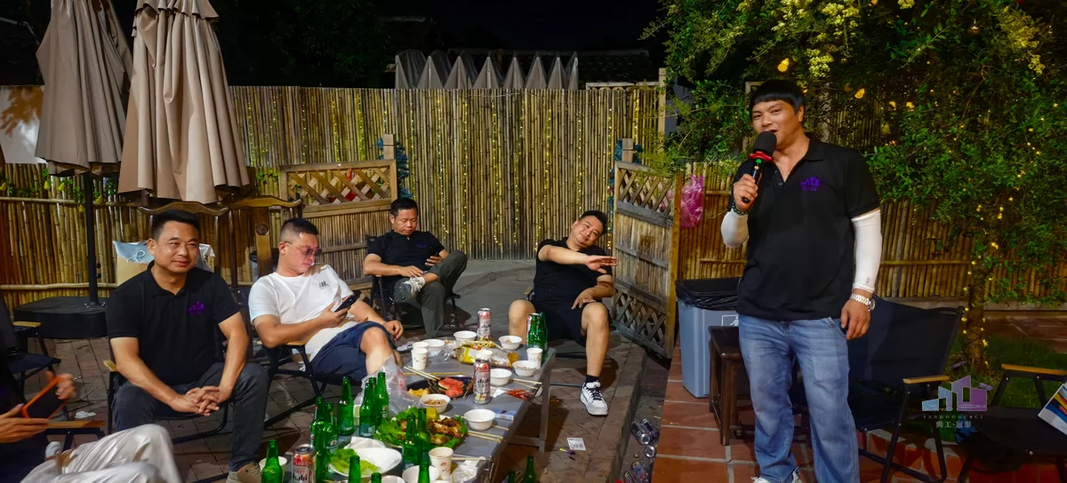 尚工乡墅乡村自建房自建别墅团队户外烧烤晚宴与互动发言
